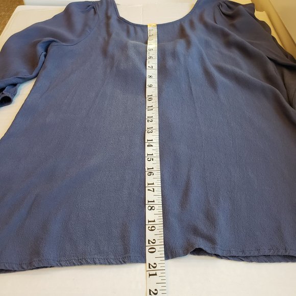 Everly Navy Blue Top with Bow Tie Cut Out in the Back Size Medium - Picture 7 of 9